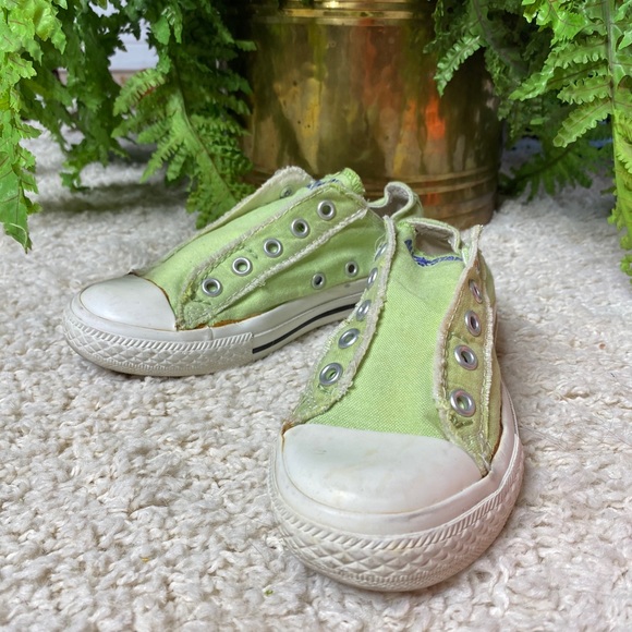 Converse Shoes - Mint kids converse size 13 no laces, elastic